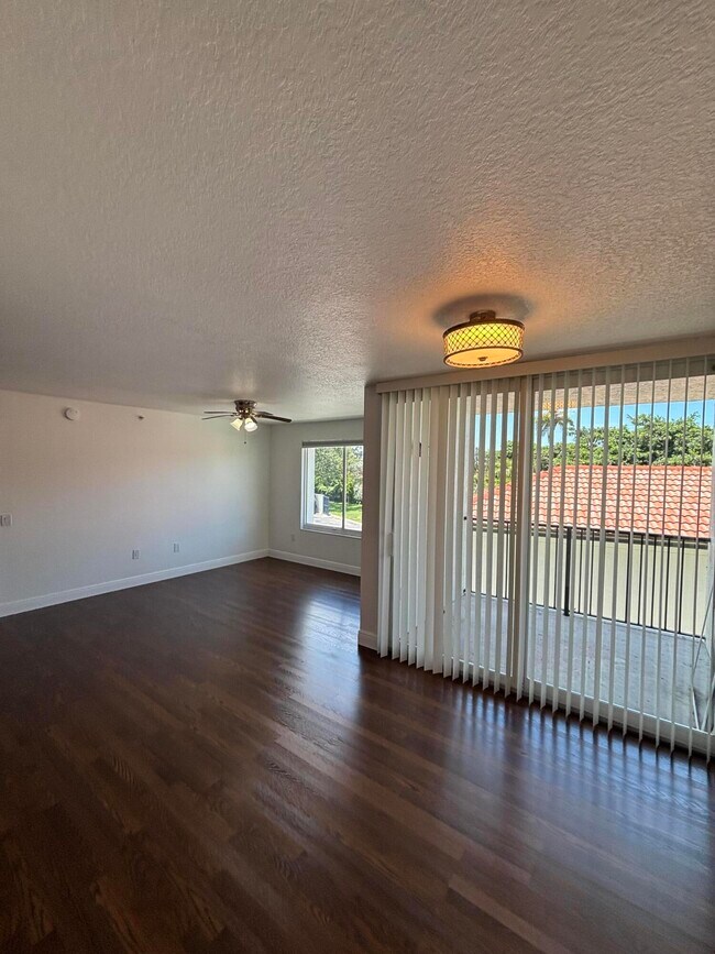 Building Photo - 409 Villa Cir