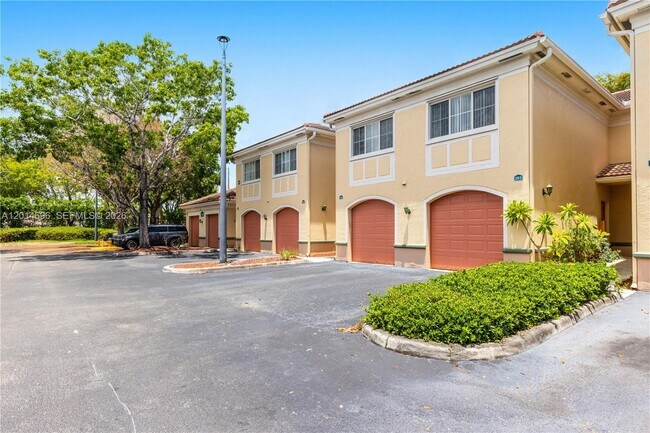 Building Photo - 2486 Centergate Dr