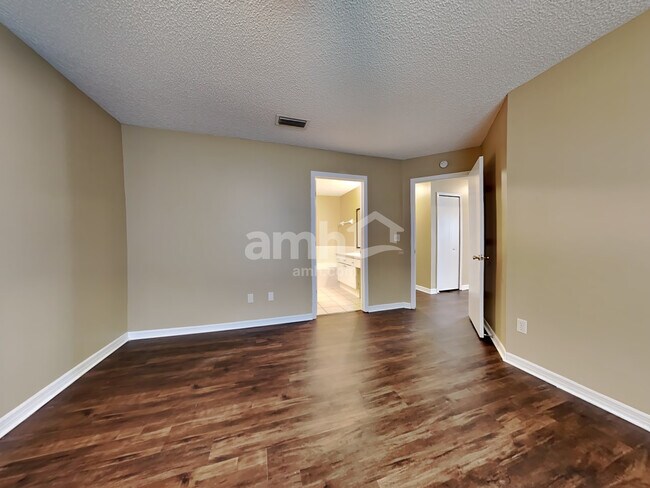 Building Photo - 2143 Featherwood Dr W