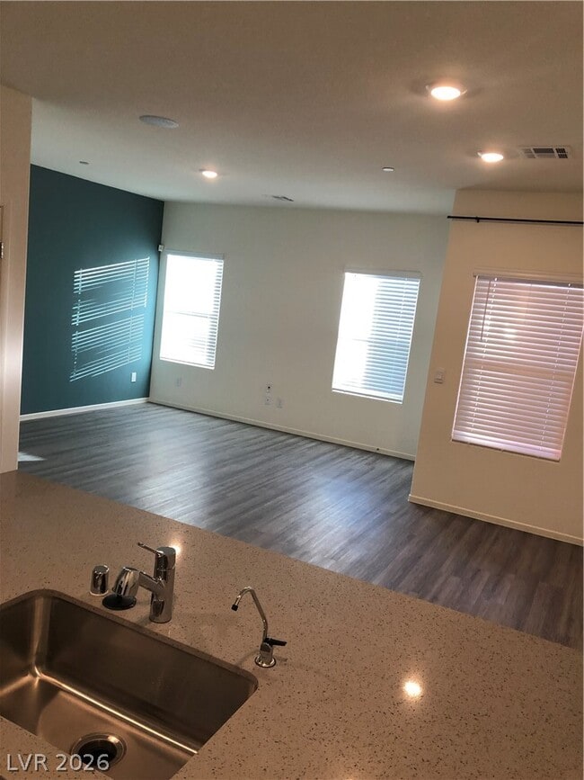 Building Photo - 440 Moonlight Cove Dr