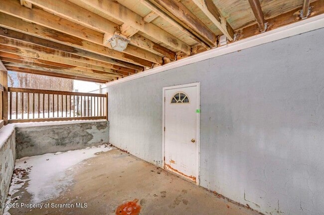 Building Photo - 28 Robin Ln