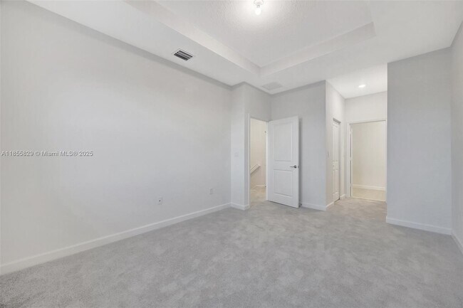 Building Photo - 2813 SE 25th Ave