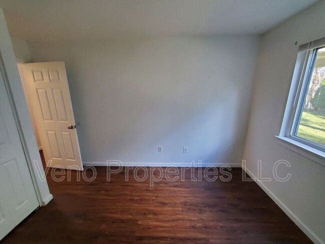 Building Photo - 111 Yorktown Dr