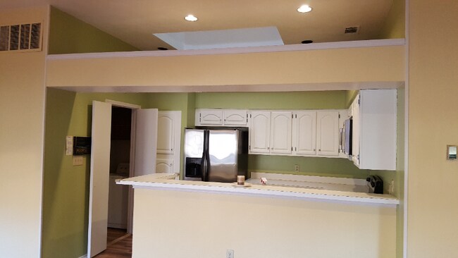 Building Photo - 9716 Summerwood Cir