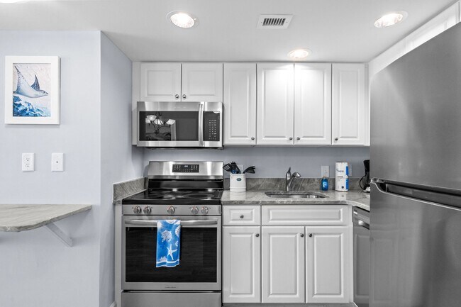 Building Photo - 2411 S Ocean Blvd