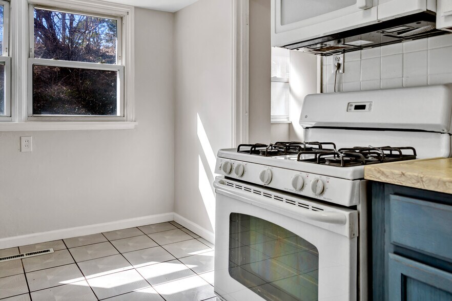 Building Photo - 4440 Turquoise Dr