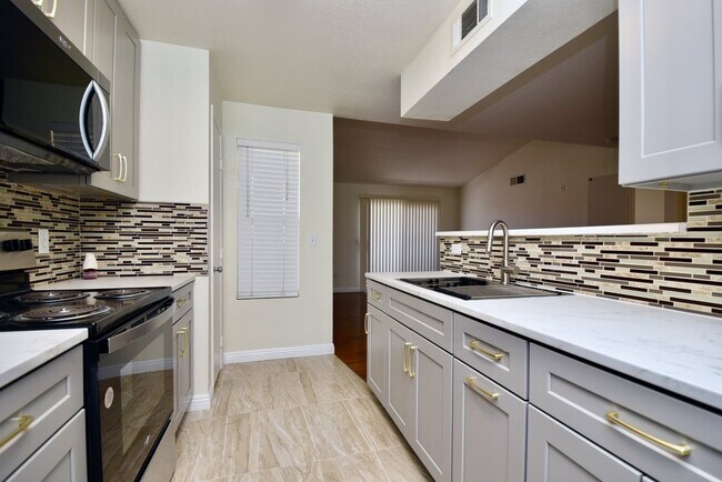 Building Photo - 2nd Level Specious One Bedroom Condo at Copper Sands!