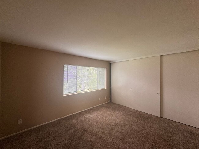 Building Photo - Beautiful Two Story Condo located In Oceanside!