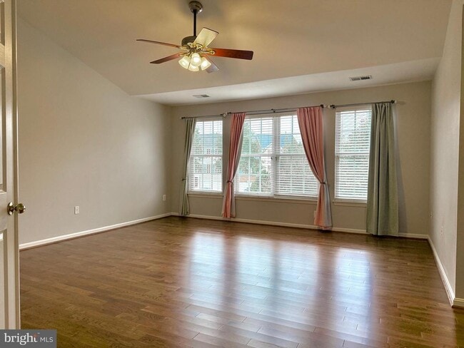 Building Photo - 25558 Dabner Dr