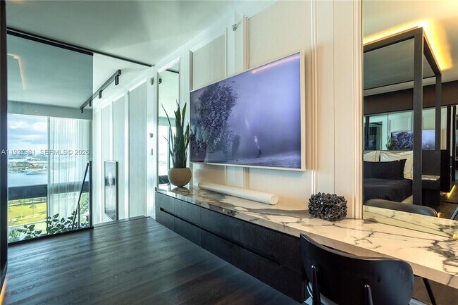 Building Photo - 1040 Biscayne Blvd