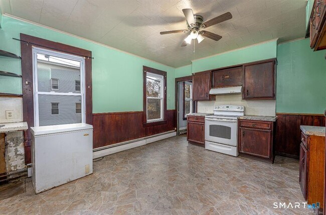 Building Photo - 146 Charles St