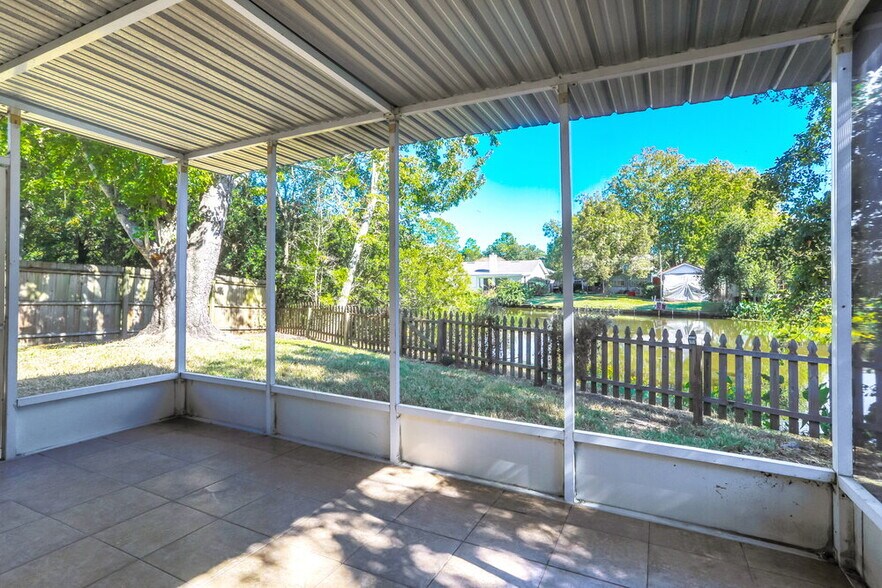 Building Photo - 10827 Carrington Ct