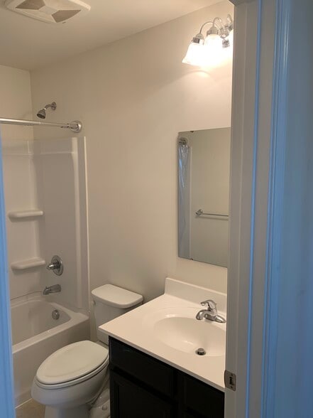 Building Photo - 120 Singleton Way