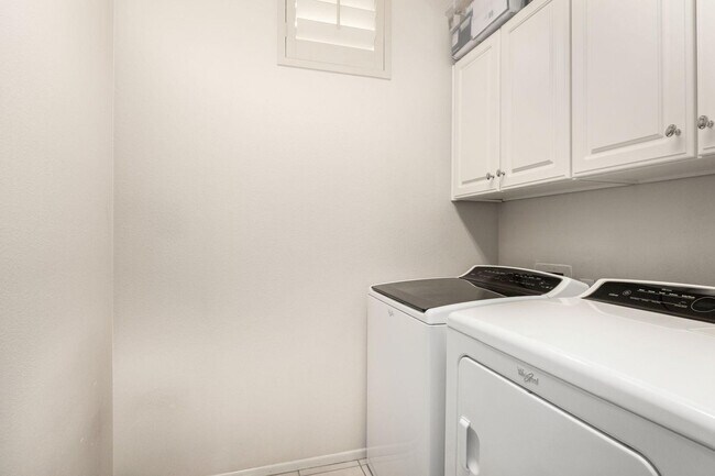 Building Photo - 8270 Hayden Rd