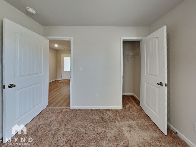 Building Photo - 155 Royal Mdw Dr