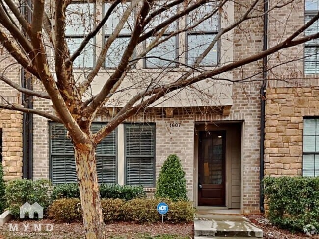 Building Photo - 1607 Bowery Dr