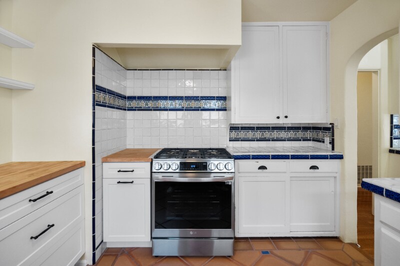 Building Photo - 848 17th St