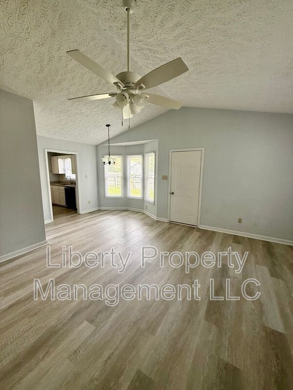 Building Photo - 1222 Skyline Dr