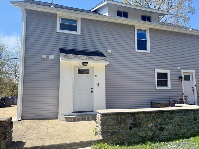 Building Photo - 104 Titicus Rd