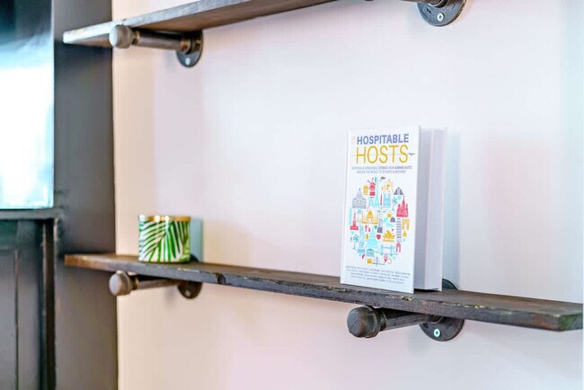 Building Photo - 98 Brickel St