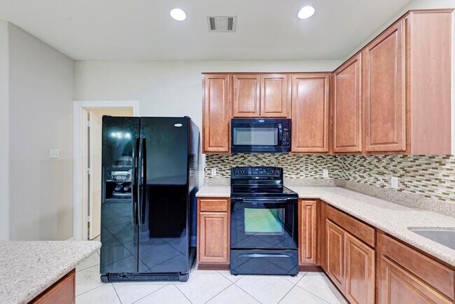 Building Photo - 500 Tyree Rd