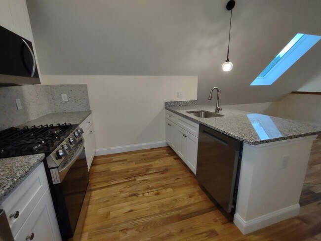 Building Photo - 394 Union Ave