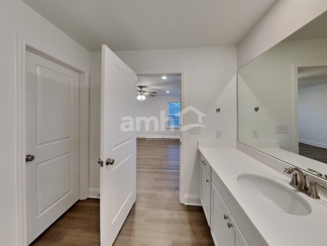 Building Photo - 213 Argea Dr
