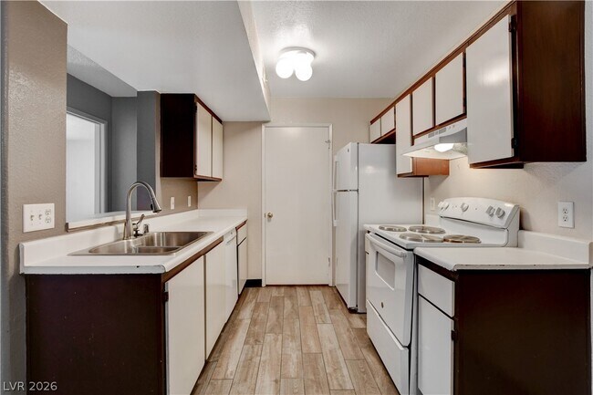 Building Photo - 200 Mission Laguna Ln