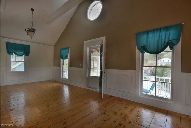 Building Photo - 2 br, 1 bath House - 8 Main St