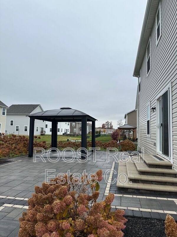 Building Photo - 380 Crownover Way