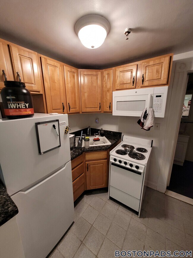 Building Photo - 379 Commonwealth Ave