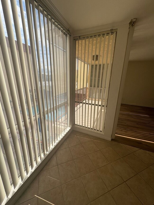 Building Photo - Spacious 2-Bed, 2-Bath Condo in Prime Culver City Location – Freshly Updated!