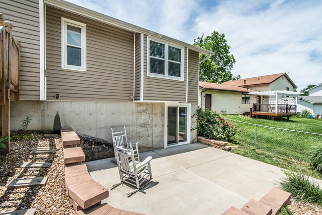 Building Photo - 1620 Dahlia Ct