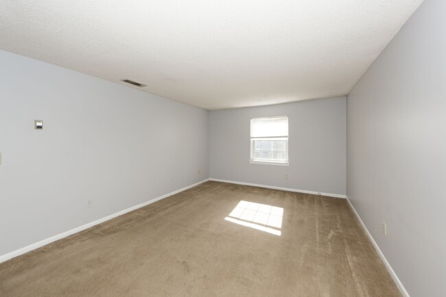 Building Photo - 2 Bedroom 1 Bath Condo in Rivers Point Row...