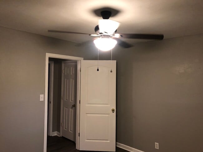 Building Photo - 574 Cooper St SW