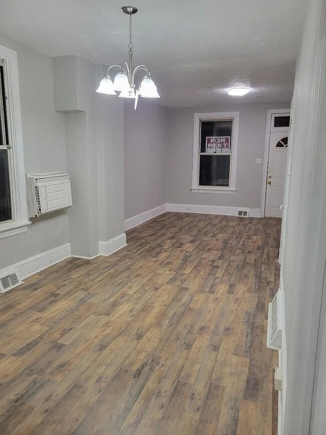 Building Photo - 737 Girard St