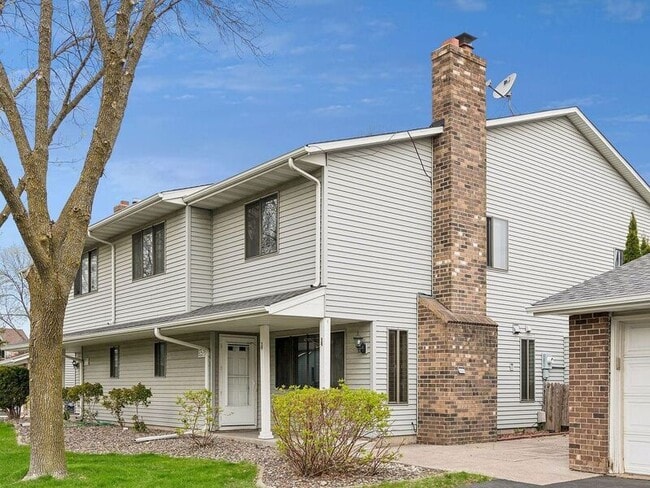 Building Photo - 9357 Ranchview Ln N