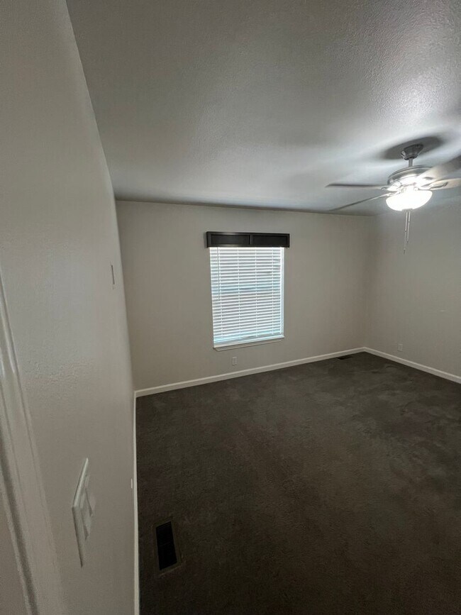 Building Photo - Paradise Home for rent, Great Location, 3 ...