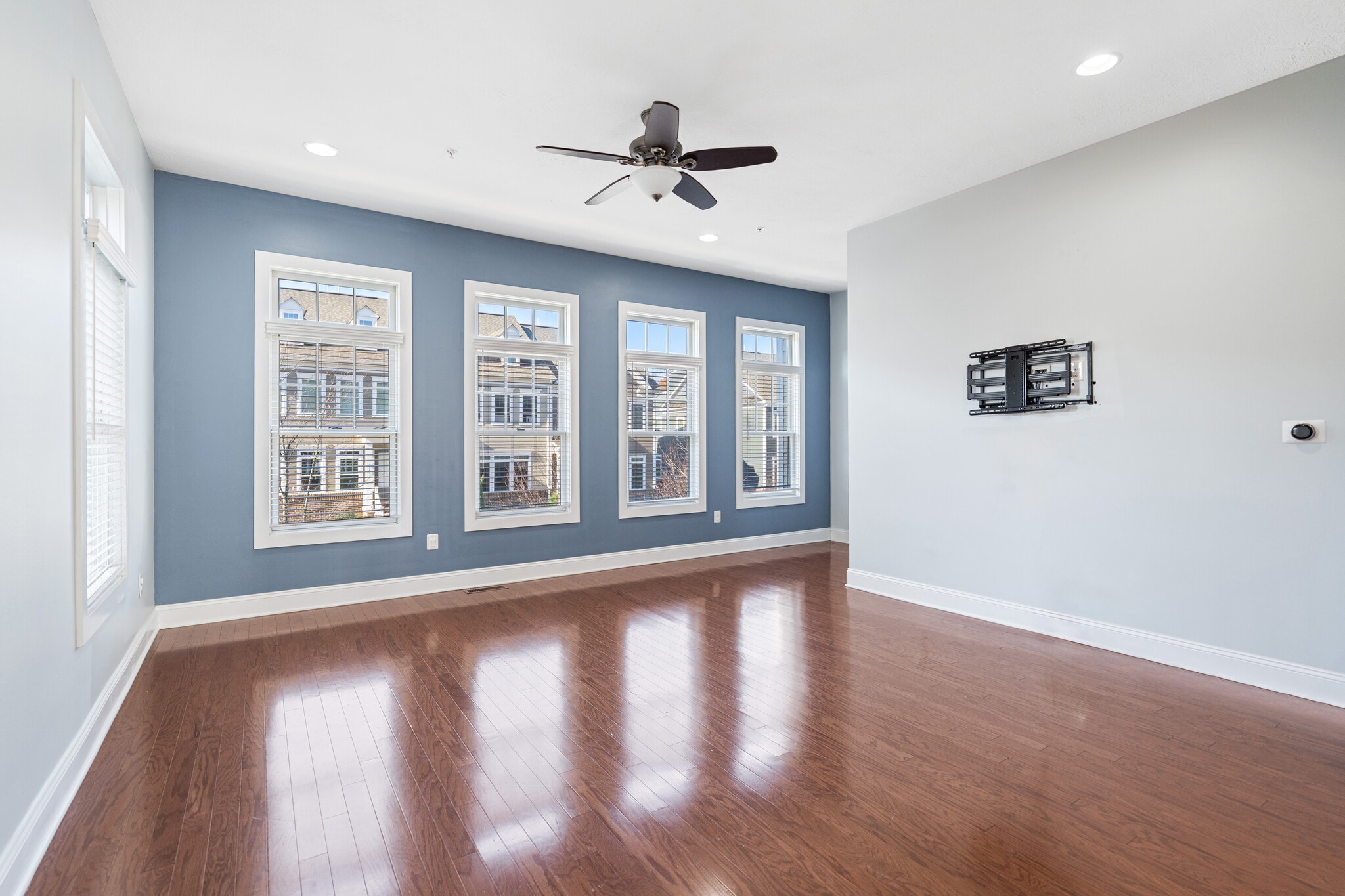 Building Photo - 337 Osona Ln