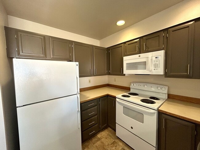 Building Photo - 2 Bedroom Condo with Washer/Dryer in Home