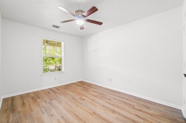Building Photo - 255 Genesee Ridge Ct