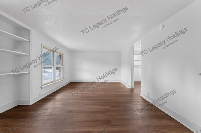 Building Photo - 649 Maple St