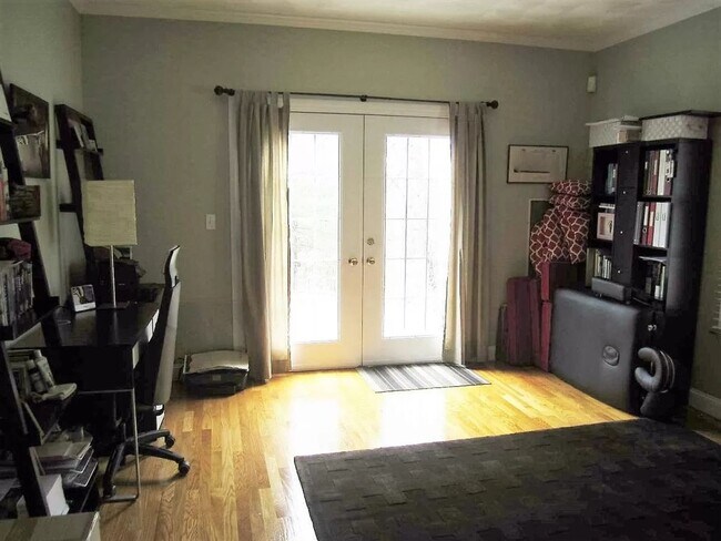 Building Photo - Spectacular 4 bedroom, 4,500 sq ft Single ...