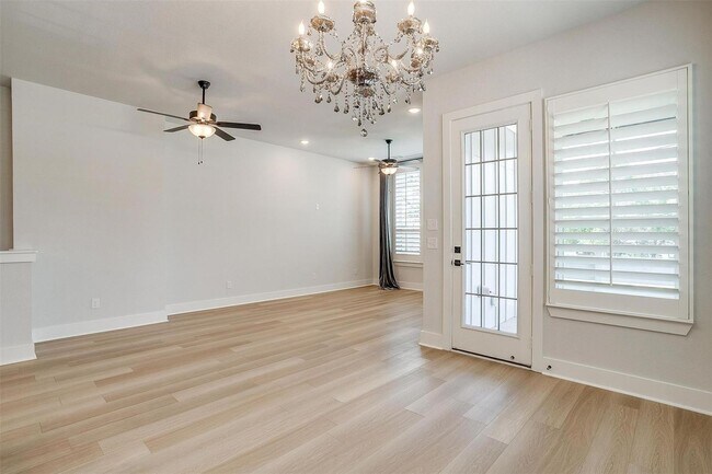 Building Photo - Stylish, Upgraded 3-bedroom, 2.5 bathroom ...
