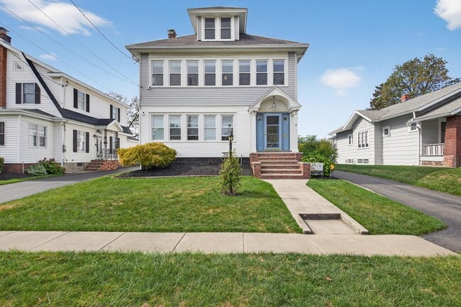 Building Photo - 258 Hickok Ave