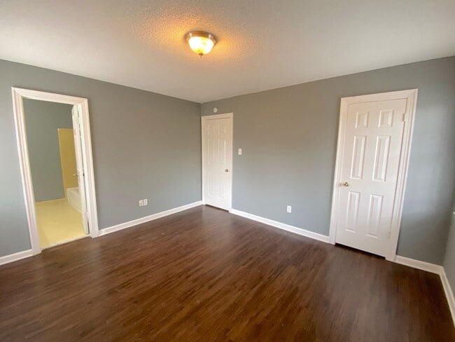 Building Photo - 8115 Kerry Dr