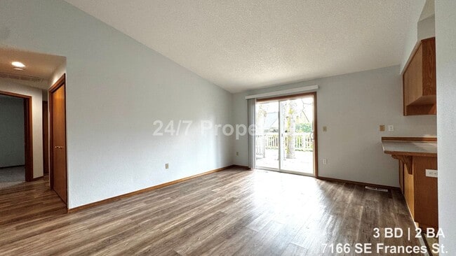 Building Photo - Updated 3BD | 2BA Home with Garage & Large Deck - Hillsboro