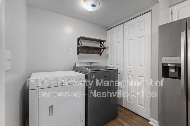 Building Photo - 3000 Hillsboro Pike