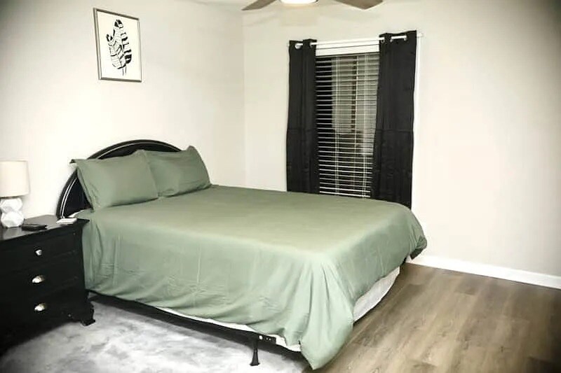 Building Photo - Room in Condo on Forest View Dr