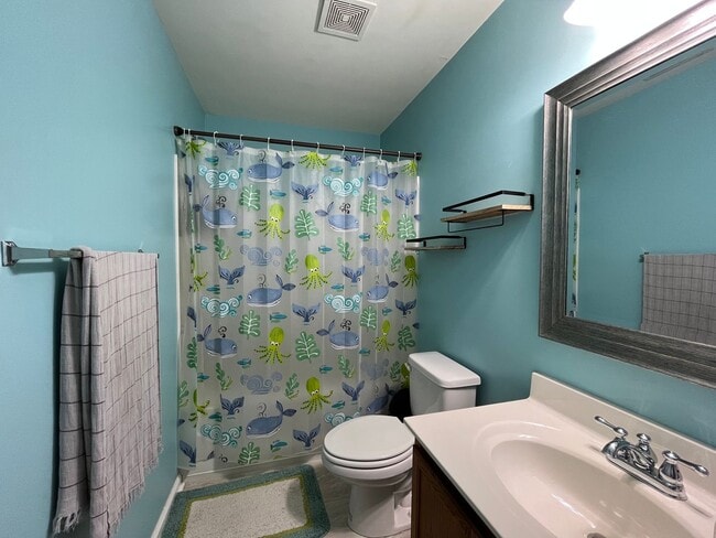 Building Photo - Charming 2BD, 2.5BA Cary Townhome with Sto...